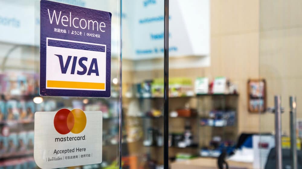 Se aceptan letreros que muestren Visa y Mastercard