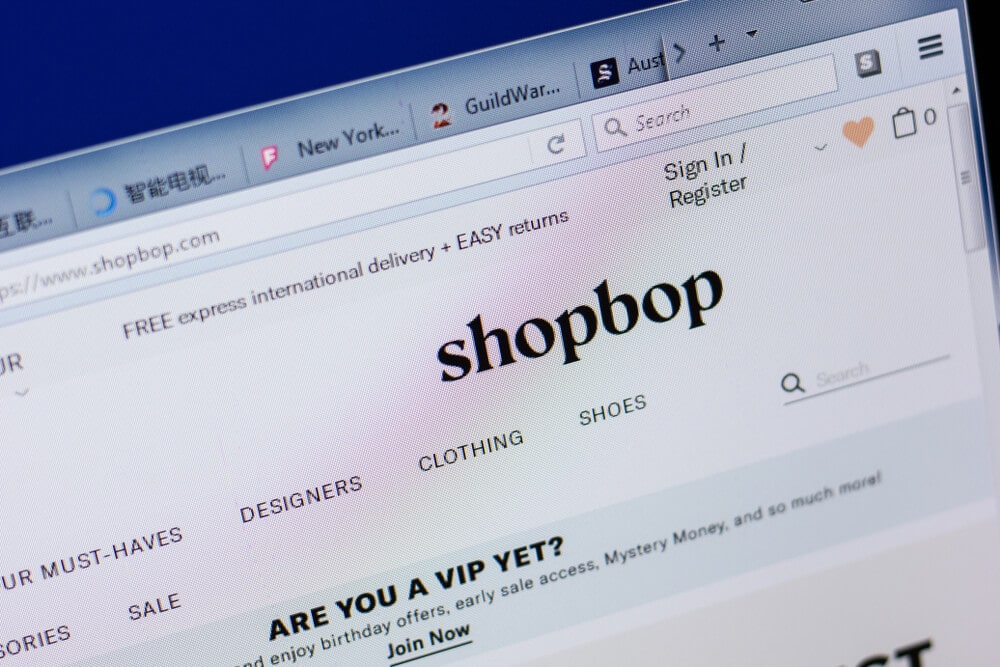 Sitio web de Shopbop mostrado en una pantalla de computadora