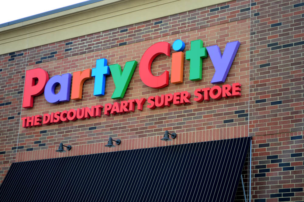 Exterior de una tienda de Party City.