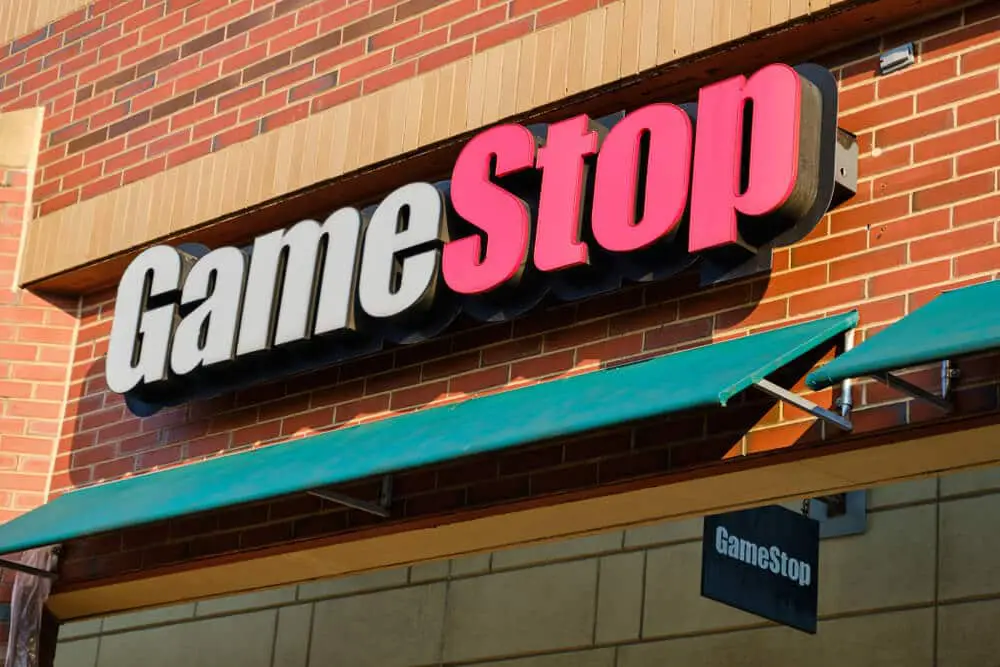 Firmar en el exterior de una tienda GameStop