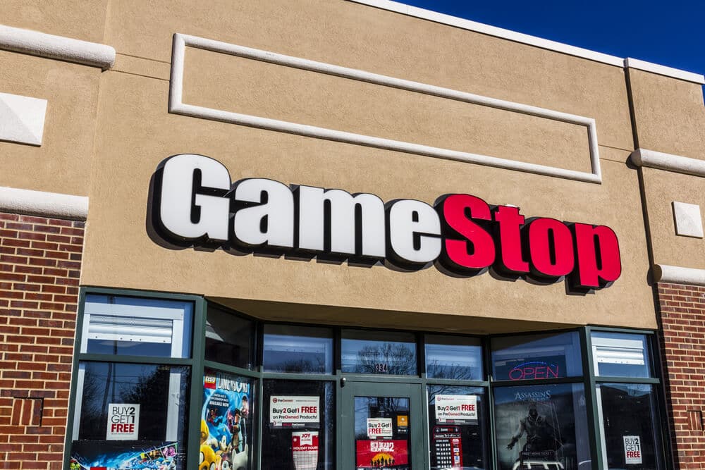 Señal de GameStop en el escaparate del centro comercial