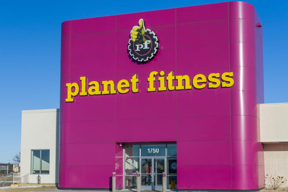 Exterior de un gimnasio Planet Fitness