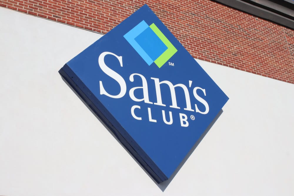 Firmar en el exterior de una tienda Sam's Club