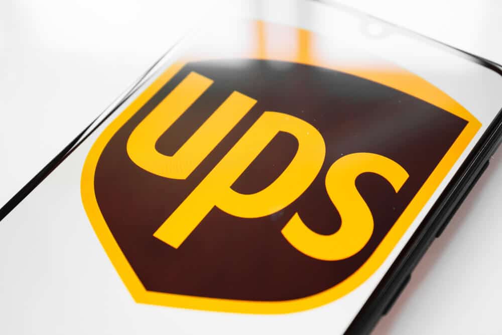 Logotipo de UPS en un teléfono